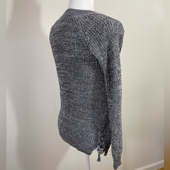 So sz med sweater crew neck in a heather knit blk/off white - Picture 10 of 14